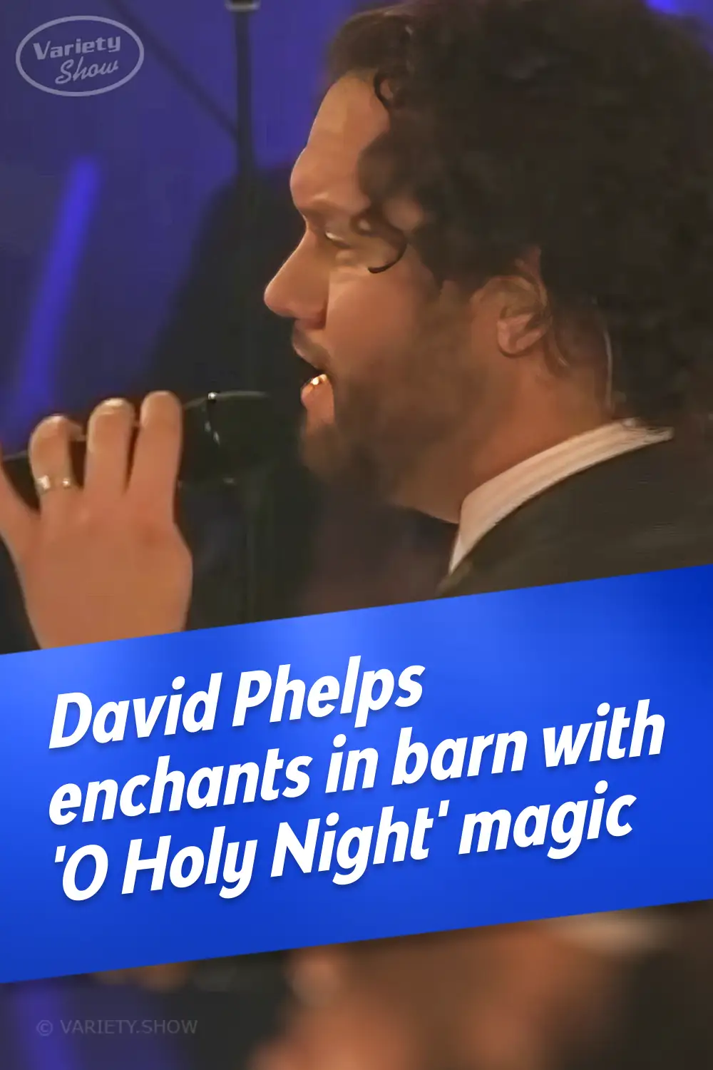 David Phelps enchants in barn with \'O Holy Night\' magic